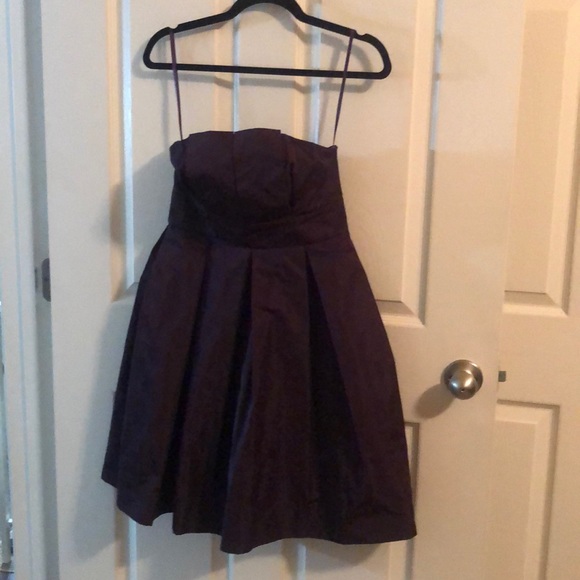 Strapless plum party dress with molded cups - Picture 2 of 5